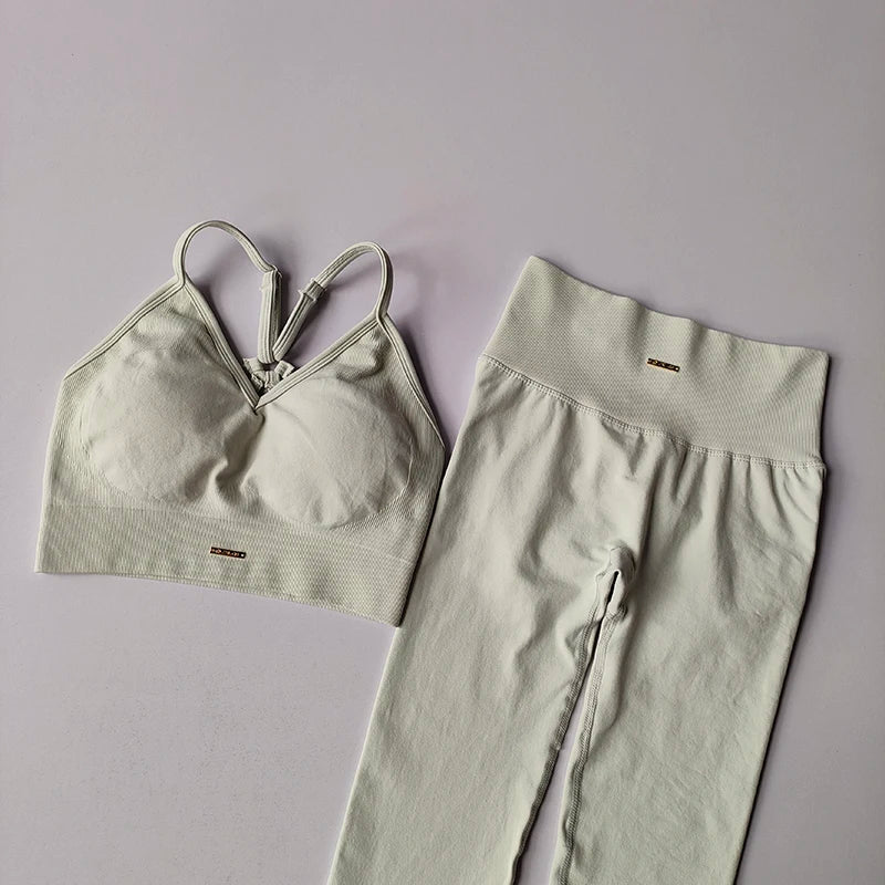 Women’s Seamless Hip-Lifting Yoga Set – V-Neck Bra & High-Waist Leggings