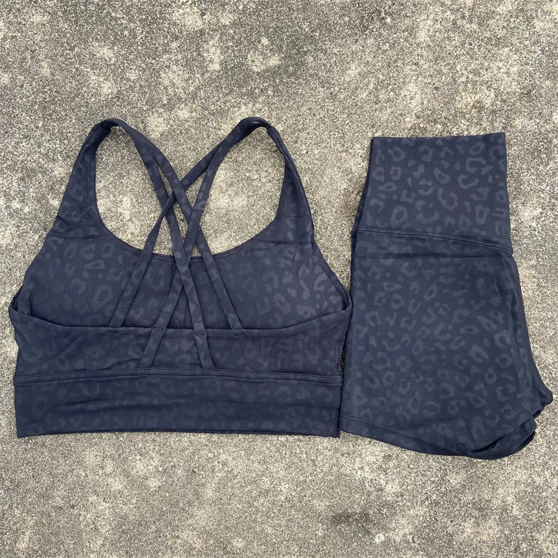 2-Piece Women’s Yoga Set – Cross-Back Sports Bra & High-Waist Shorts